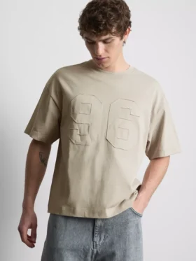 Appliqua number t-shirt