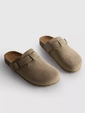 Buckle-strap clogs