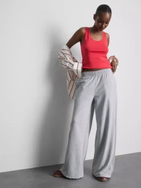 Cotton-rich wide-leg pleated joggers Cotton-rich wide-leg pleated joggers