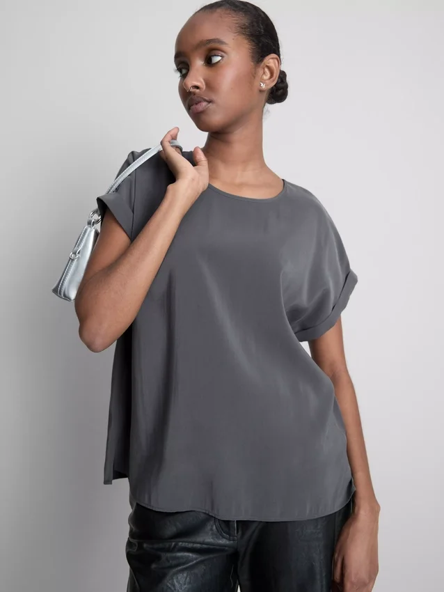 Crew neck roll sleeve tee Crew neck roll sleeve tee