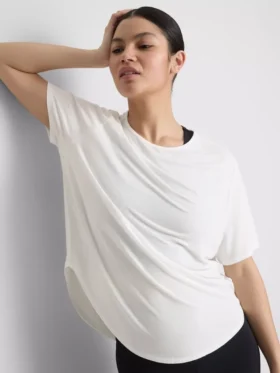 Curved hem active tee