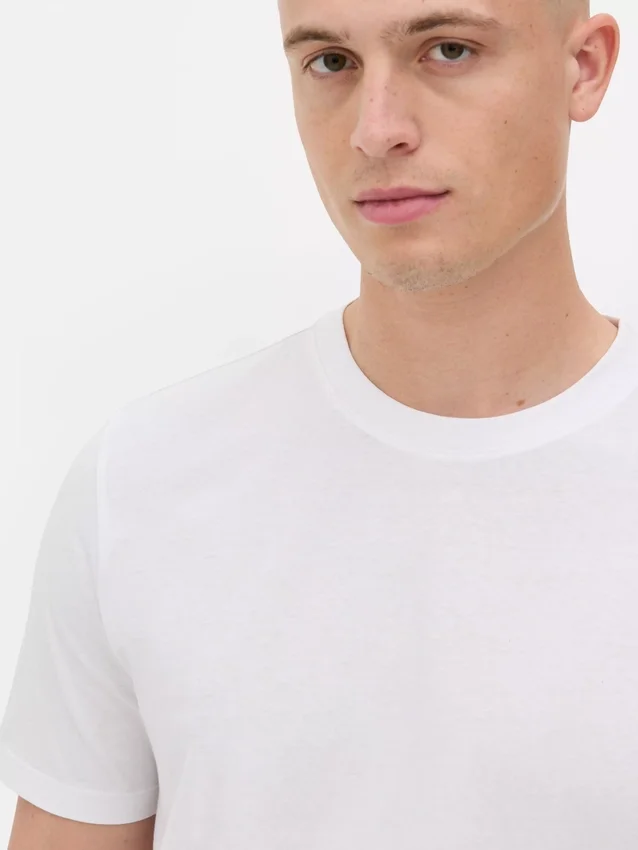 Essential regular fit t-shirt Essential regular fit t-shirt