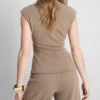 Fitted v-neck hardware top