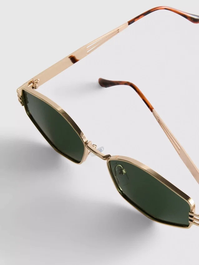 Geometric metal frame sunglasses Geometric metal frame sunglasses