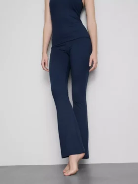 High-waisted smooth support flared active leggings High-waisted smooth support flared active leggings