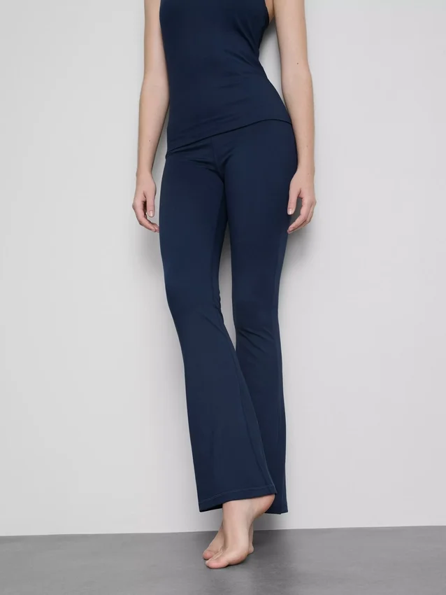High-waisted smooth support flared active leggings High-waisted smooth support flared active leggings