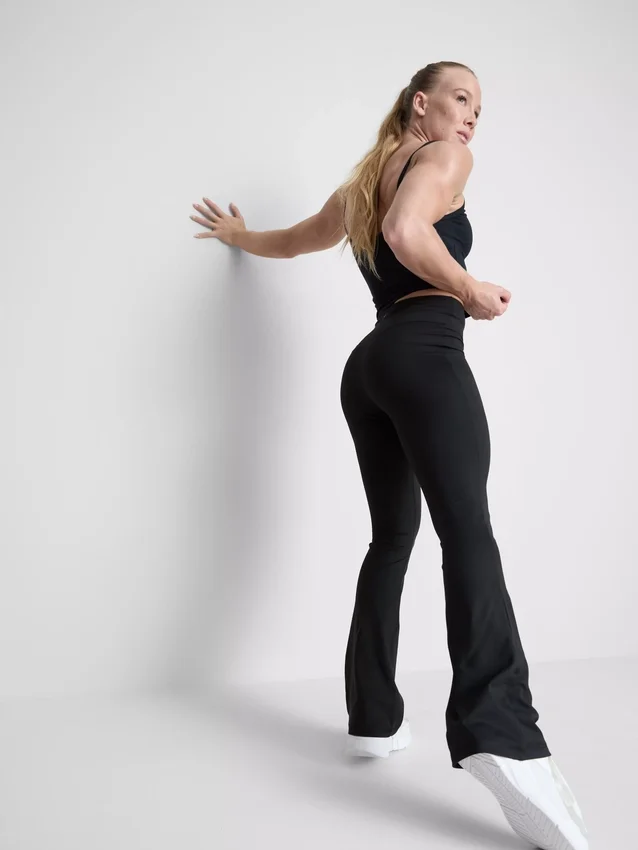 High-waisted smooth support flared active leggings High-waisted smooth support flared active leggings