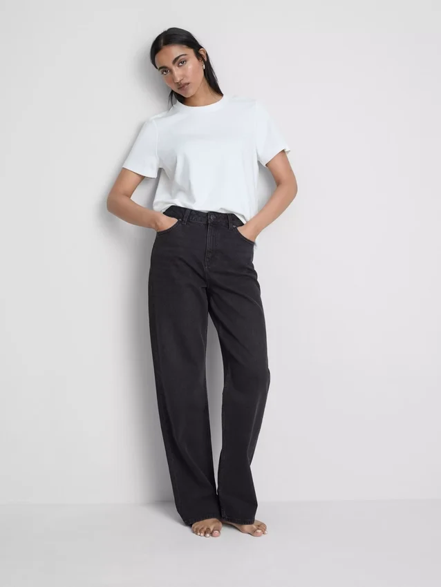 High-waisted straight-leg jeans High-waisted straight-leg jeans