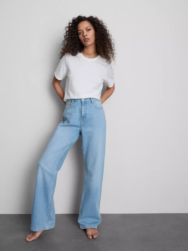 High-waisted straight-leg jeans High-waisted straight-leg jeans