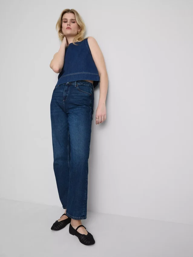 High-waisted straight-leg jeans High-waisted straight-leg jeans