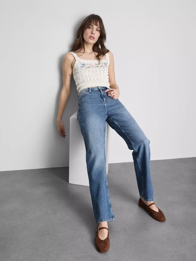 High-waisted straight-leg jeans High-waisted straight-leg jeans