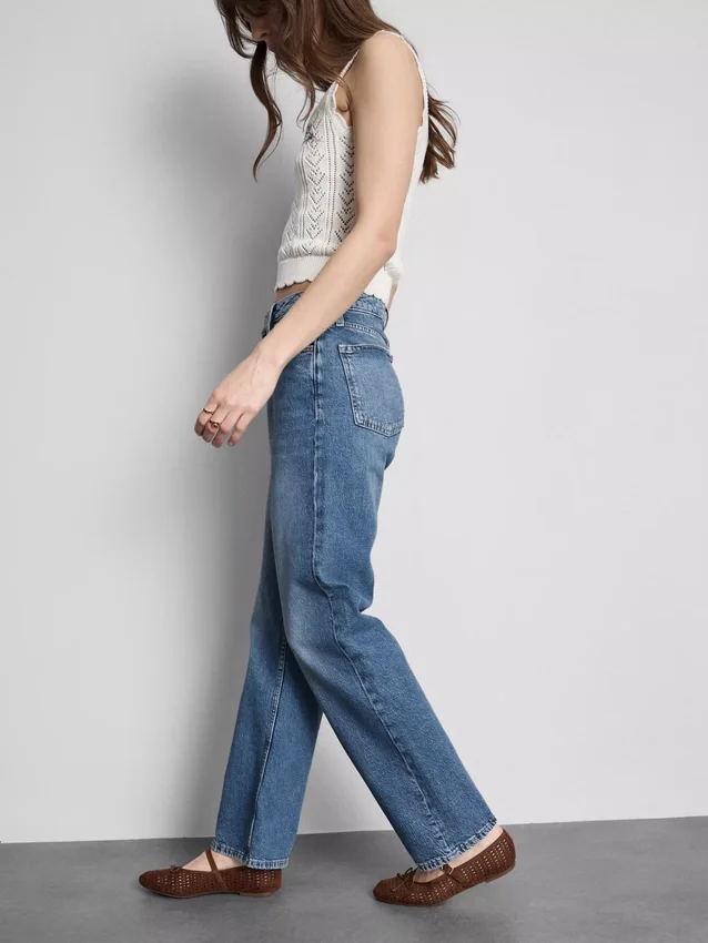 High-waisted straight-leg jeans High-waisted straight-leg jeans