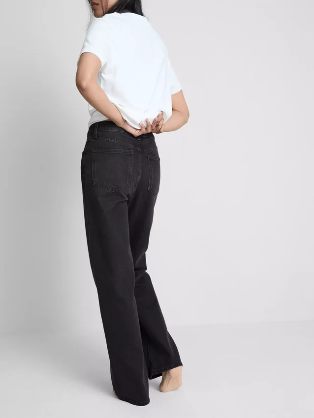 High-waisted straight-leg jeans High-waisted straight-leg jeans