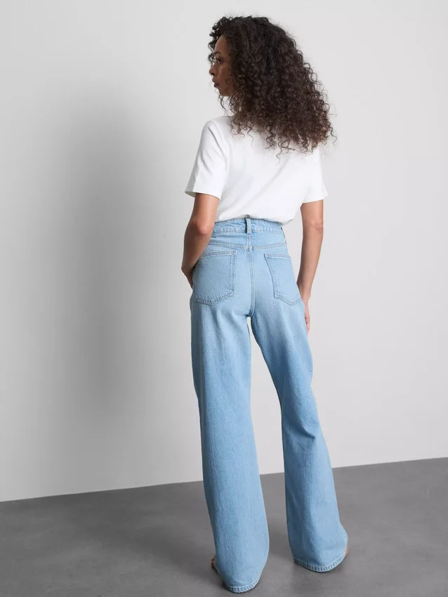 High-waisted straight-leg jeans High-waisted straight-leg jeans