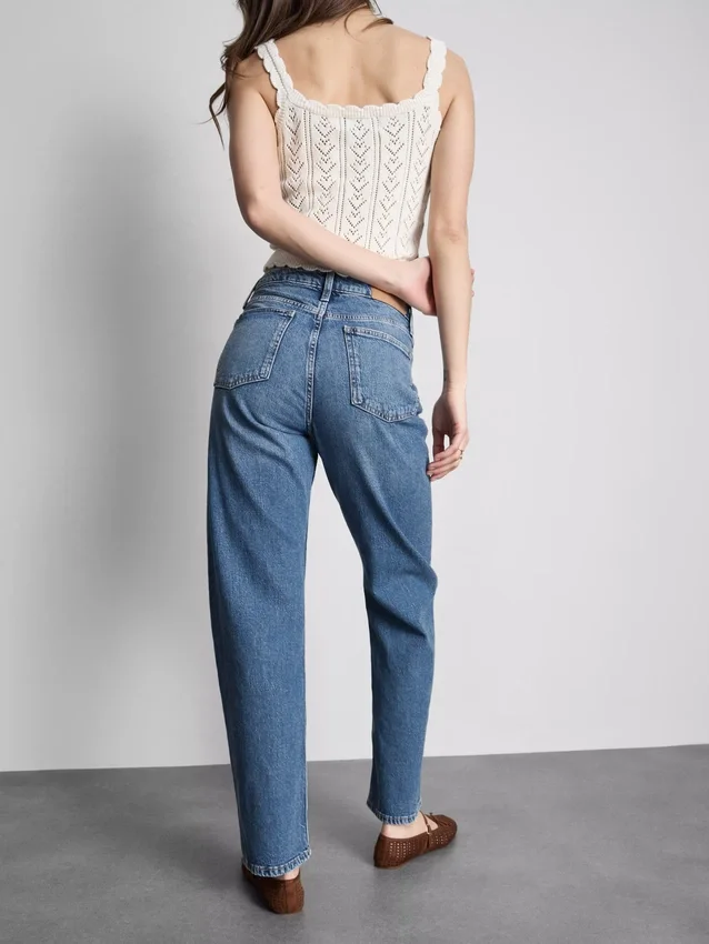 High-waisted straight-leg jeans High-waisted straight-leg jeans