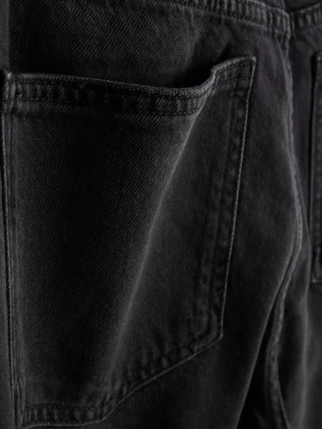 High-waisted straight-leg jeans High-waisted straight-leg jeans
