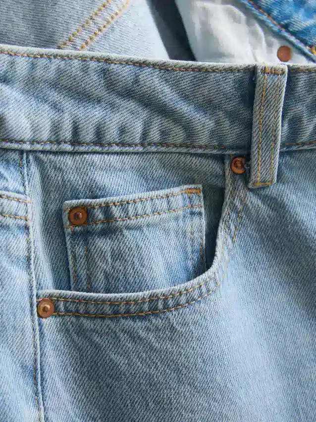 High-waisted straight-leg jeans High-waisted straight-leg jeans