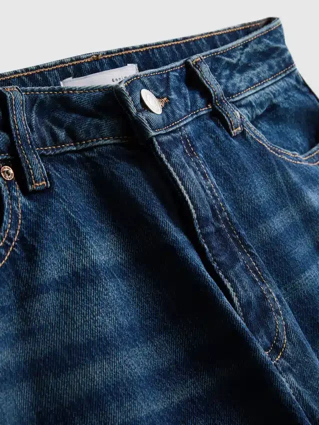 High-waisted straight-leg jeans High-waisted straight-leg jeans