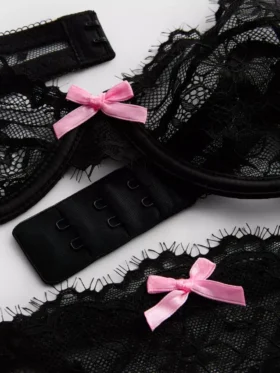 Lace underwired lingerie set