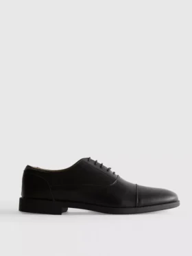 Lace-up oxford shoes