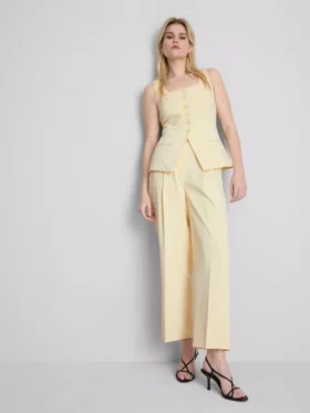 Lila scoop neck waistcoat