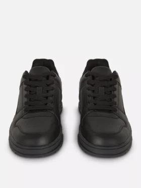 Low top sneakers