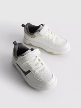 Low-top sneakers