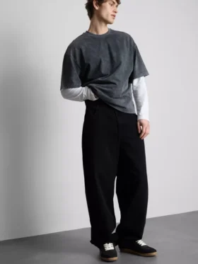 Mid-rise baggy jeans