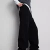 Mid-rise baggy jeans