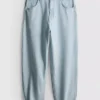 Mid-rise baggy jeans