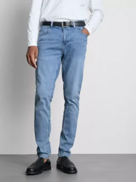 Mid-rise skinny jeans