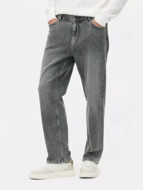 Mid-rise straight-leg jeans