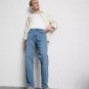 Mid-rise straight-leg jeans