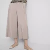 Mid-rise wide leg culotte pants Mid-rise wide leg culotte pants
