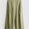 Mid-rise wide leg culotte pants Mid-rise wide leg culotte pants