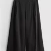Mid-rise wide leg culotte pants Mid-rise wide leg culotte pants