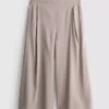 Mid-rise wide leg culotte pants Mid-rise wide leg culotte pants