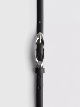 Oval buckle skinny belt