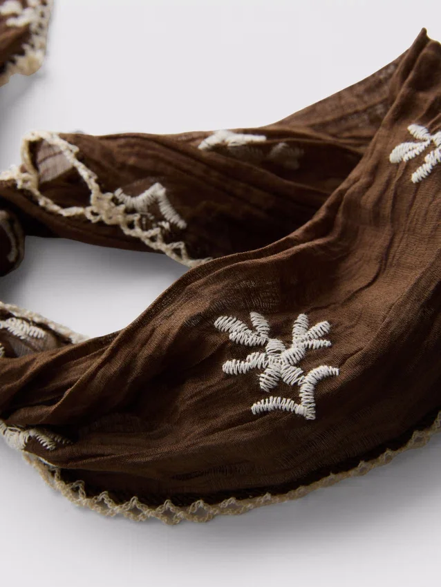 Paula echevarría embroidered scarf Paula echevarría embroidered scarf