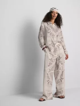 Paula echevarría paisley crushed satin button-up shirt Paula echevarría paisley crushed satin button-up shirt