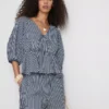 Paula echevarría striped seersucker puff-sleeve blouse Paula echevarría striped seersucker puff-sleeve blouse
