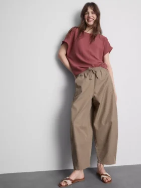 Relaxed round neck air flow tee