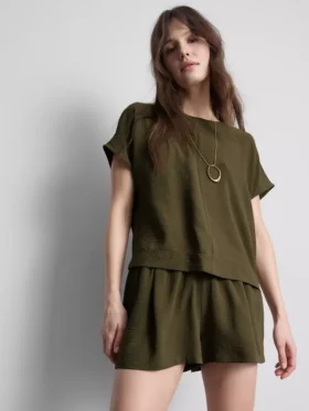 Relaxed round neck air flow tee