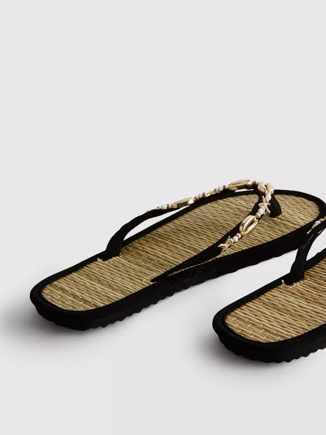 Seagrass effect flip flops Seagrass effect flip flops