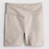 Seamless crossover-waistband active shorts Seamless crossover-waistband active shorts