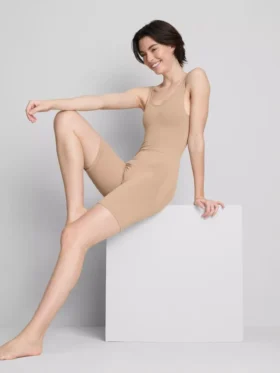 Seamless shapewear bodysuit