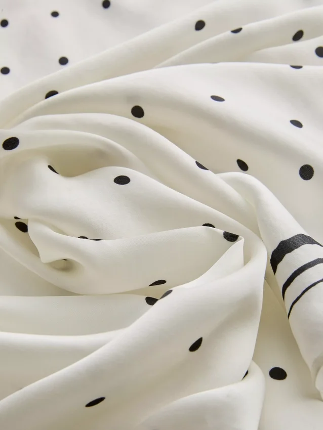 Square polka dot scarf Square polka dot scarf