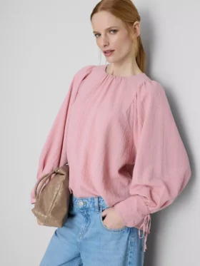 Textured balloon-sleeve blouse