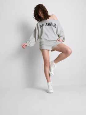 The primark scene | slogan off-shoulder sweatshirt The primark scene | slogan off-shoulder sweatshirt