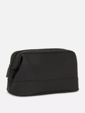 Wash bag with zip closure Wash bag with zip closure